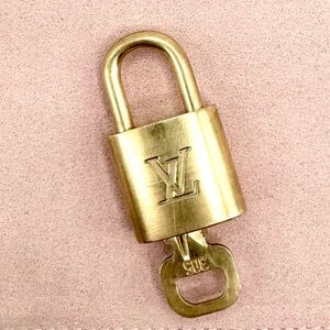 LV Louis Vuitton Brass Lock and Key Set #305